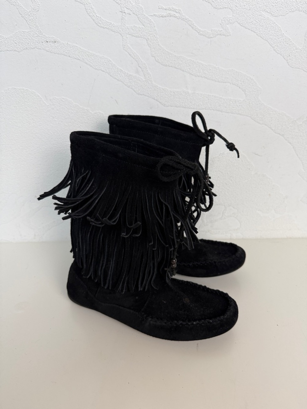 Minnetonka Women's Black Suede Leather-Upper Fringe Boots - Size 9